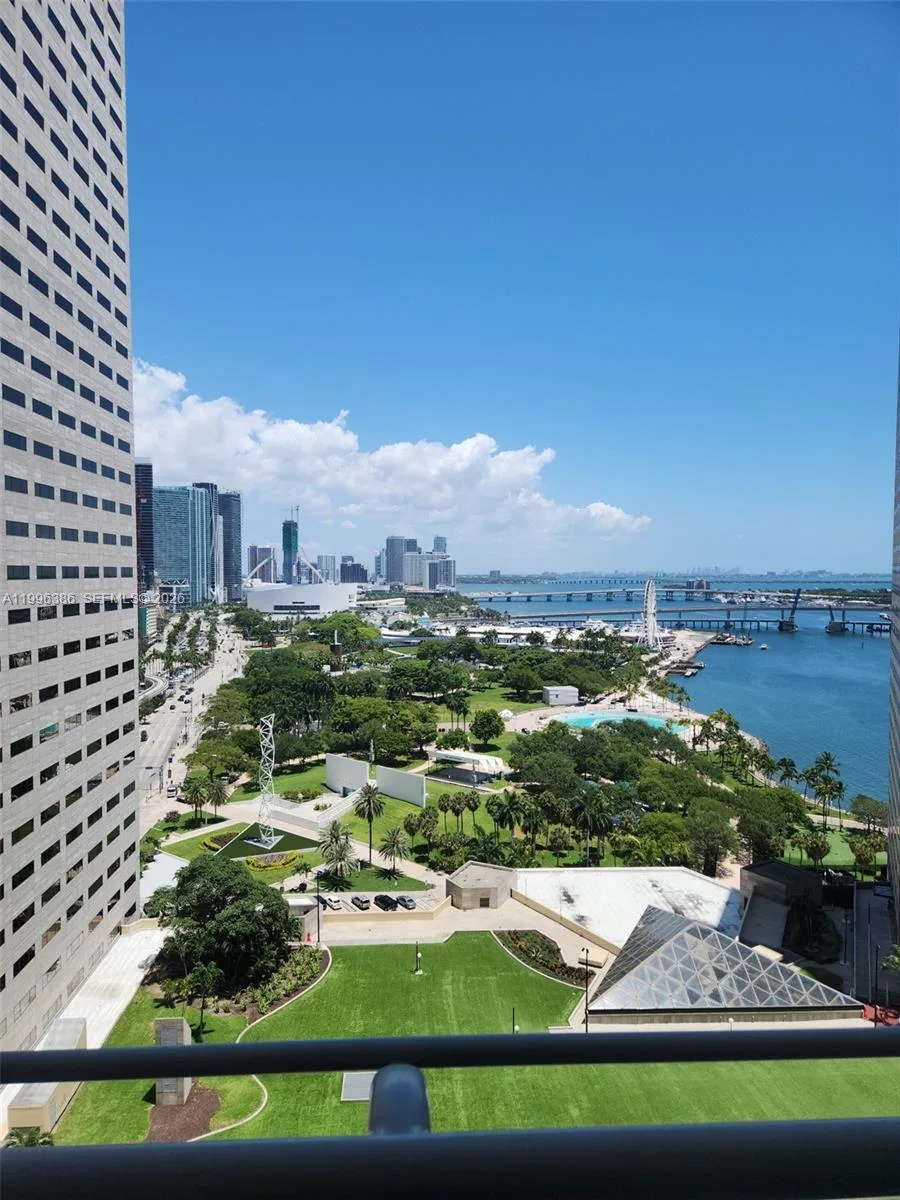 325 S Biscayne Blvd # 2220, Miami, FL 33131