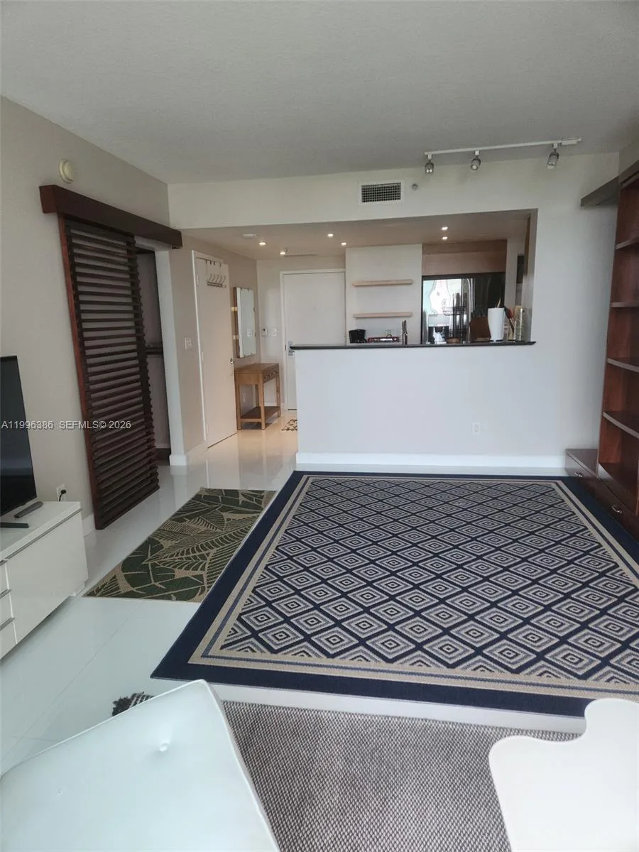 325 S Biscayne Blvd # 2220, Miami, FL 33131 photo 12