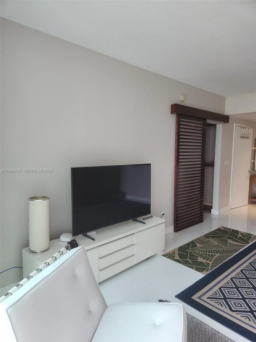 325 S Biscayne Blvd # 2220, Miami, FL 33131 photo 13
