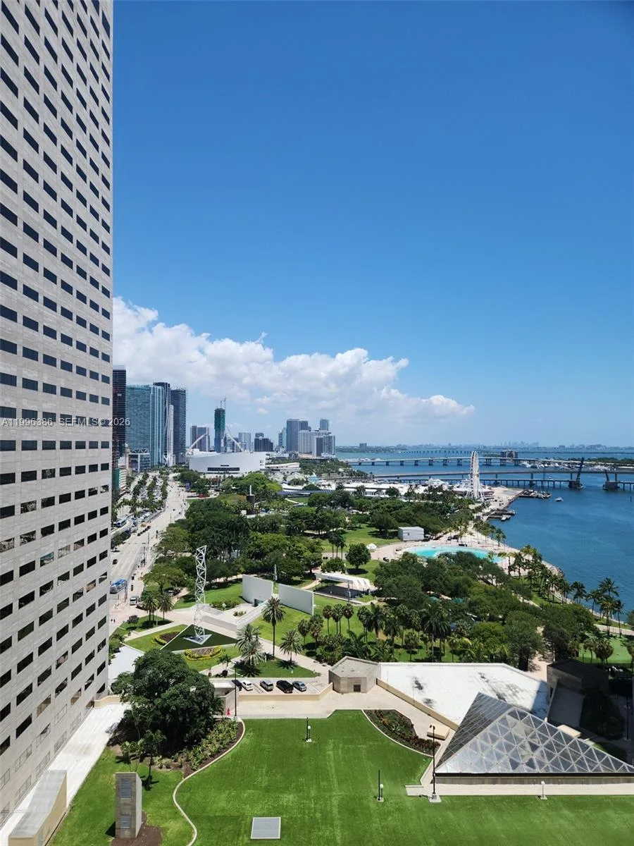 325 S Biscayne Blvd # 2220, Miami, FL 33131 photo 3