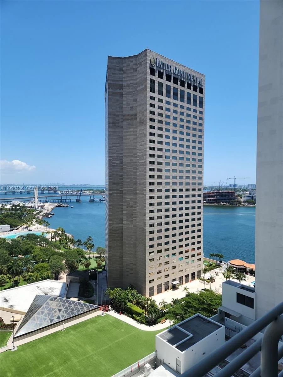325 S Biscayne Blvd # 2220, Miami, FL 33131 photo 4