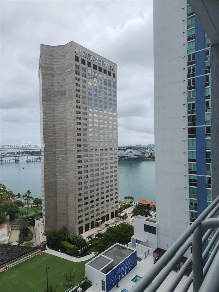 325 S Biscayne Blvd # 2220, Miami, FL 33131 photo 5