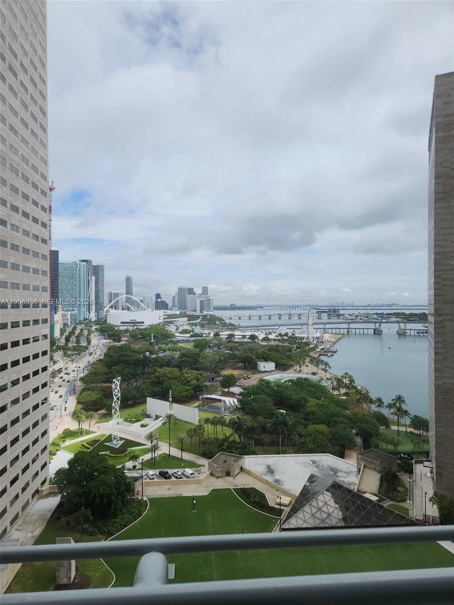 325 S Biscayne Blvd # 2220, Miami, FL 33131 photo 6