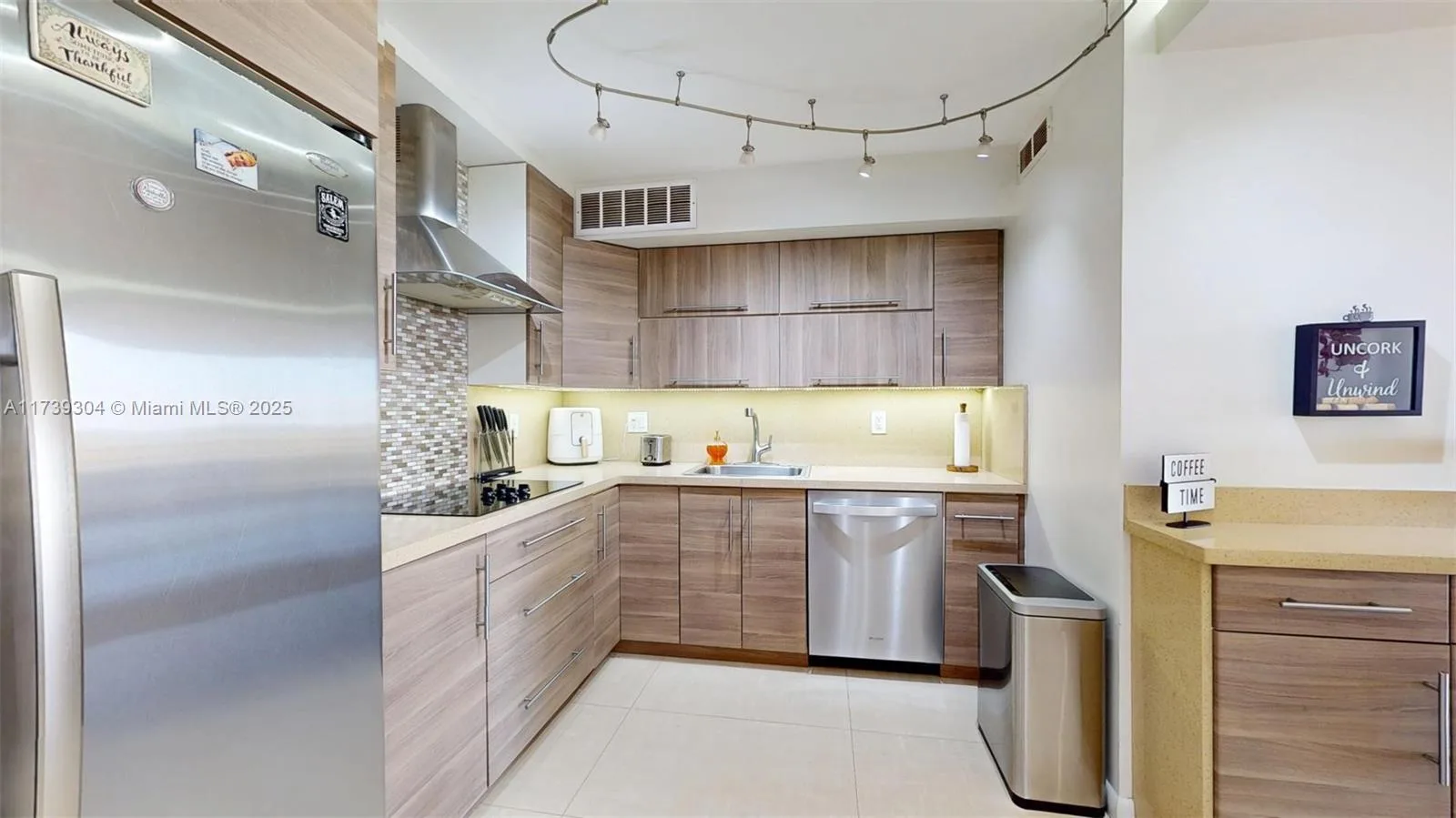 600 N Three Islands Blvd # 803, Hallandale Beach, FL 33009 photo 2