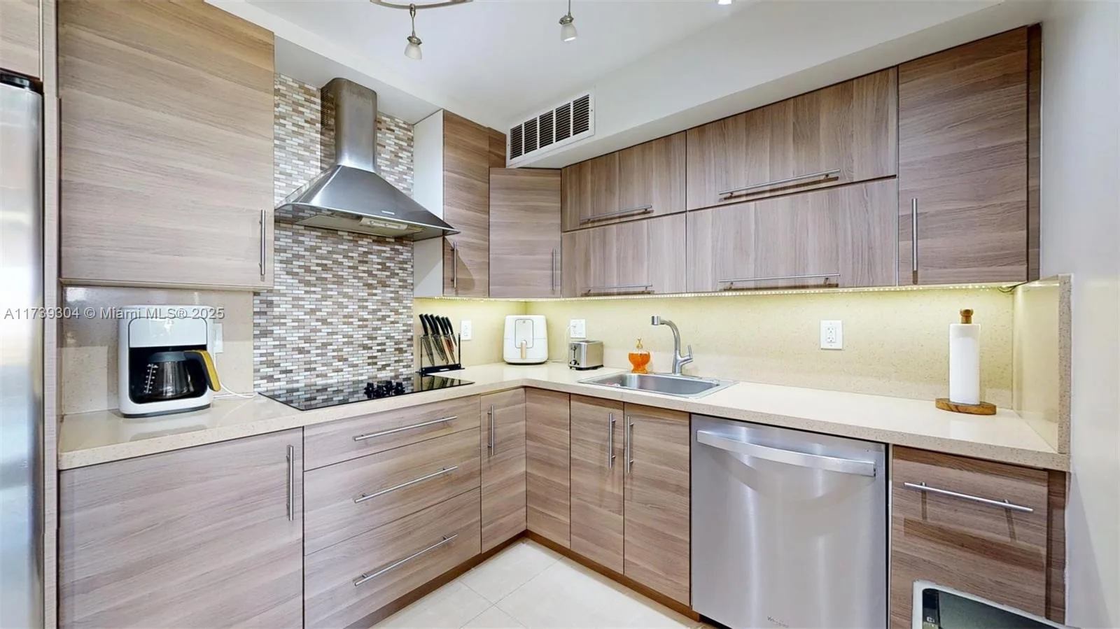 600 N Three Islands Blvd # 803, Hallandale Beach, FL 33009 photo 5