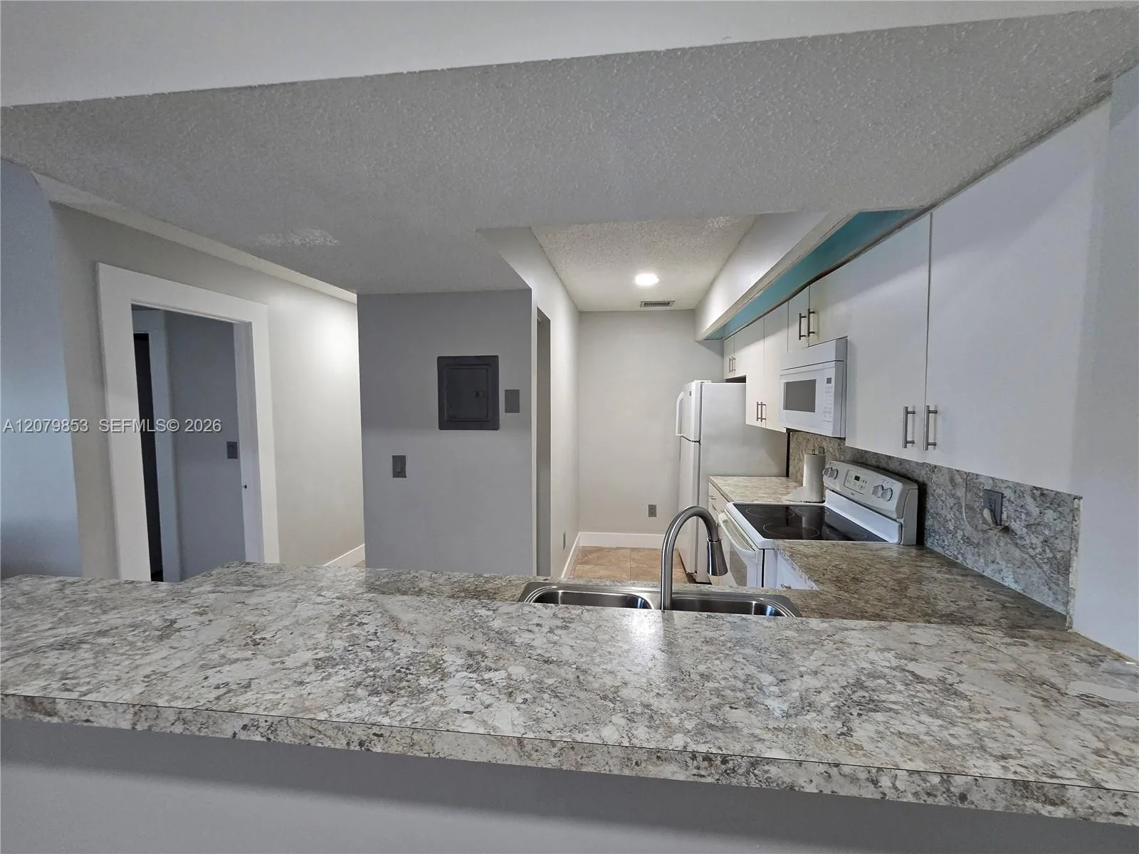 18860 NW 57th Ave # 305, Hialeah, FL 33015 — zdjęcie 5