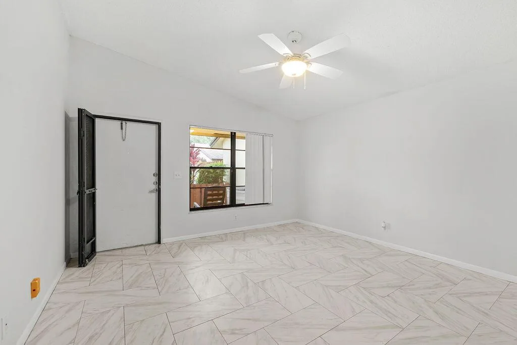 8019 SE Villa Circle, Hobe Sound, FL 33455 photo 11
