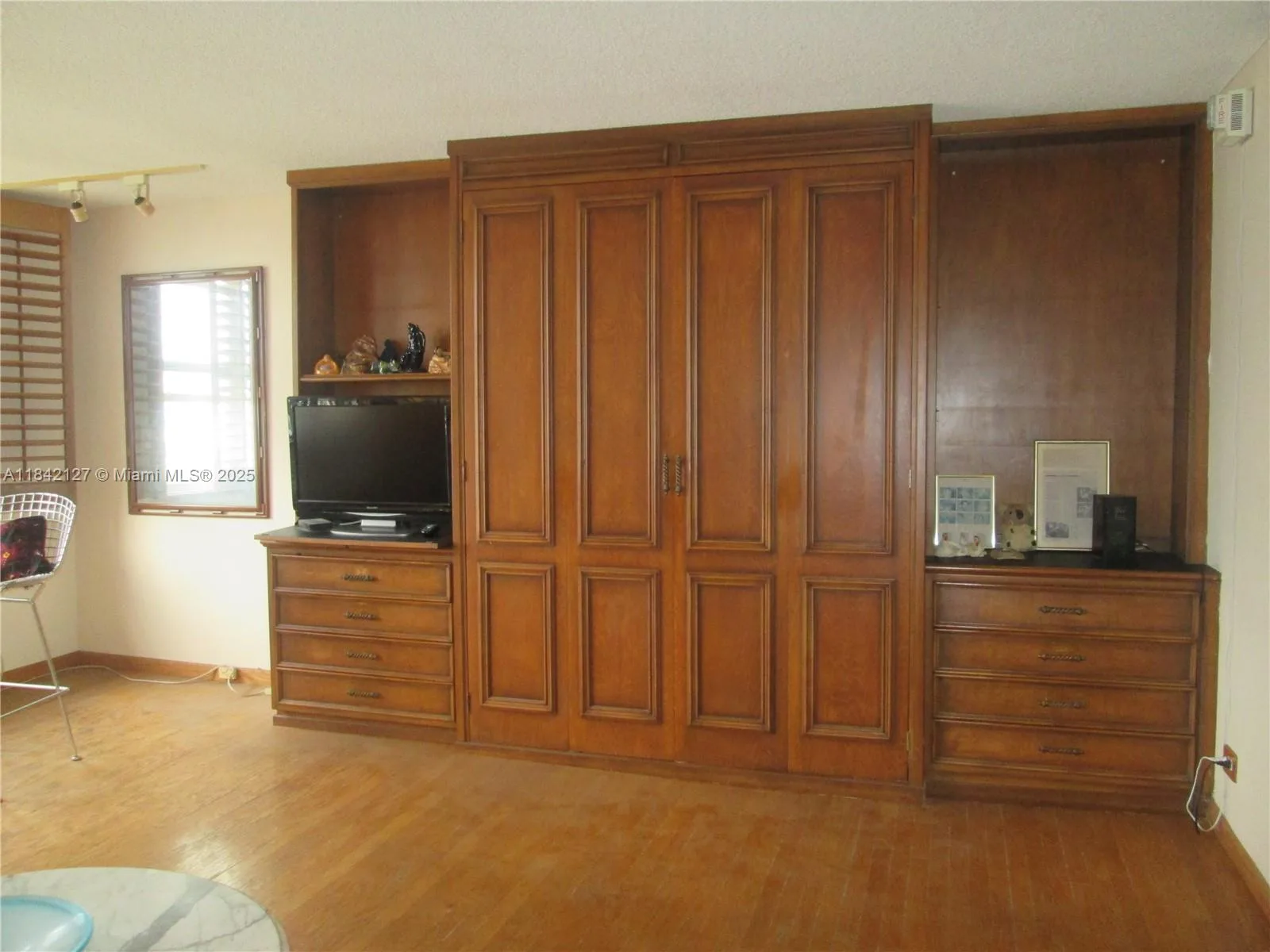251 174th St # 710, Sunny Isles Beach, FL 33160 photo 2