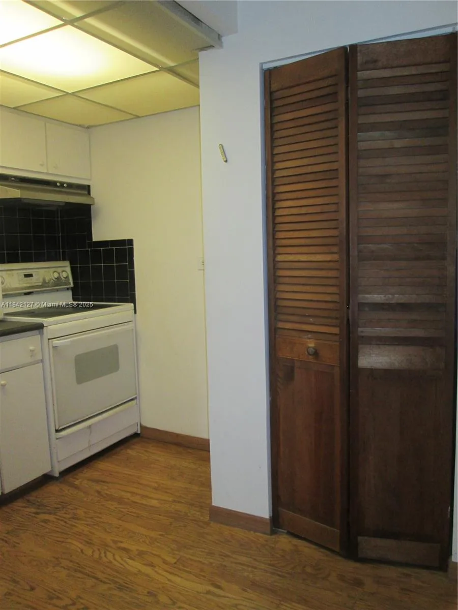 251 174th St # 710, Sunny Isles Beach, FL 33160 photo 4
