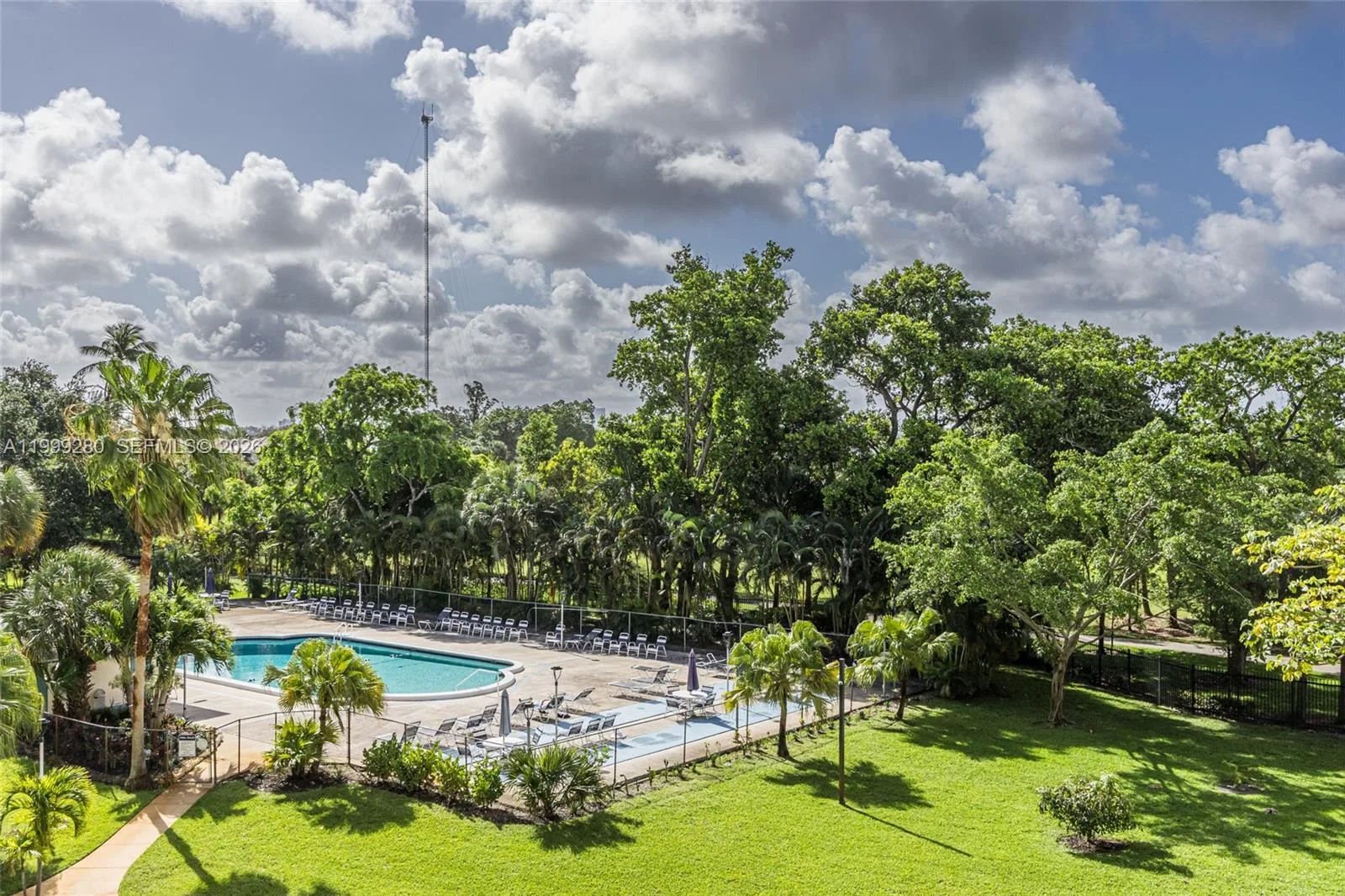 4330 Hillcrest Dr # 405, Hollywood, FL 33021 photo 3