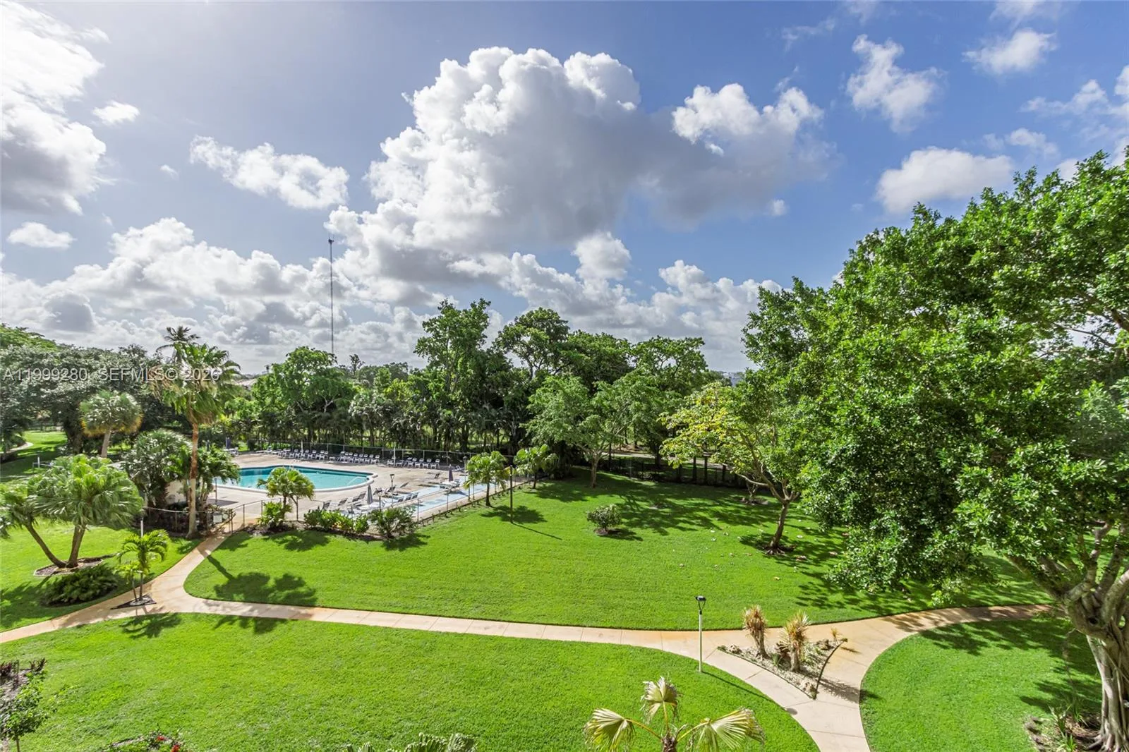 4330 Hillcrest Dr # 405, Hollywood, FL 33021 photo 5