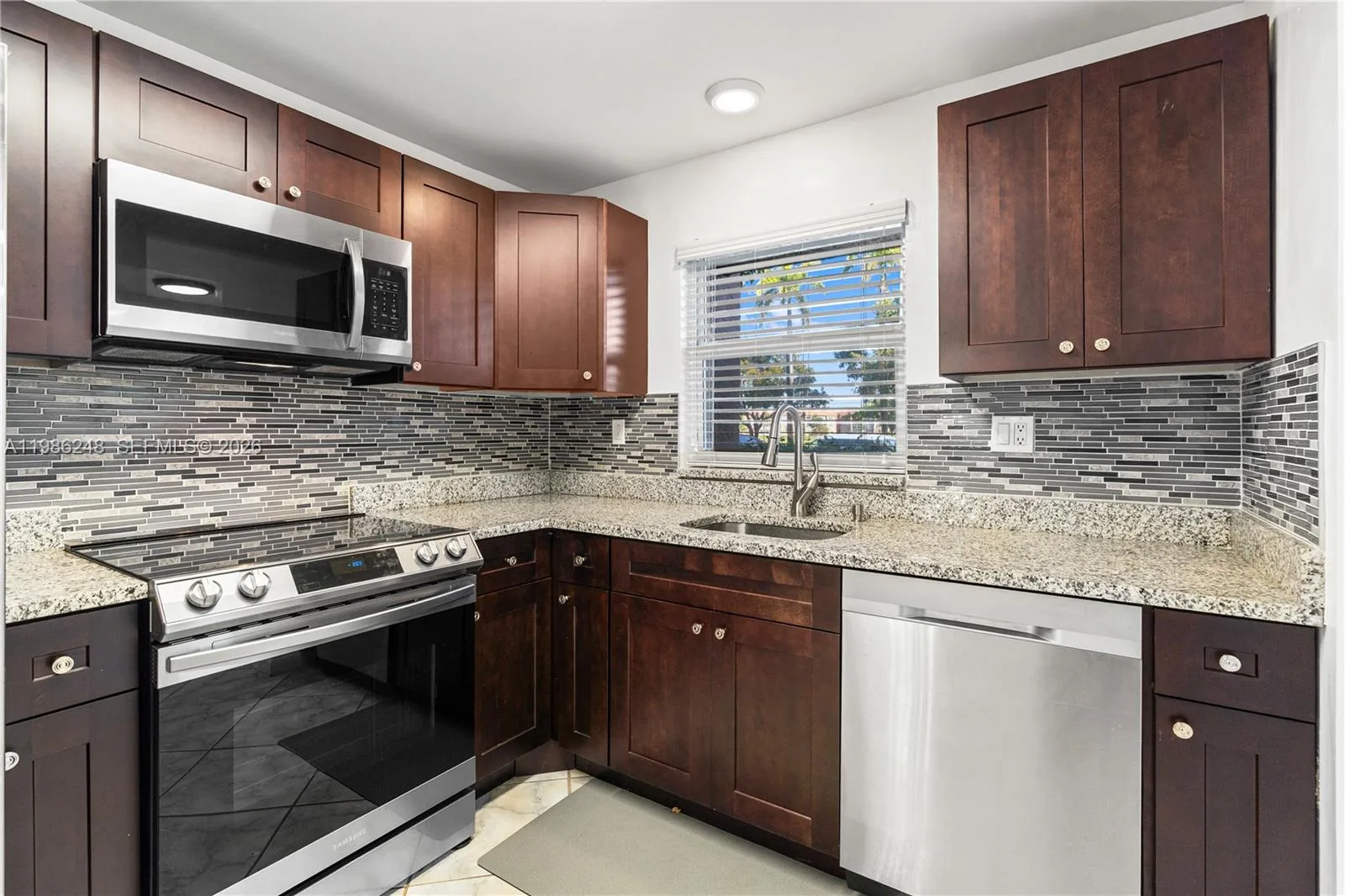 9540 Sunrise Lakes Blvd # 103, Sunrise, FL 33322