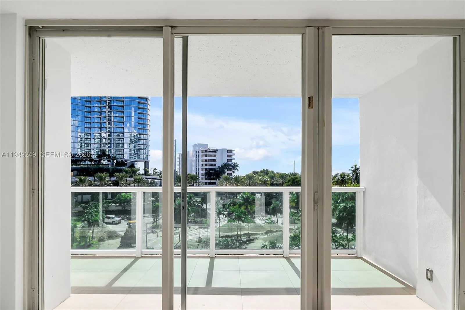 100 Bayview Dr # 408, Sunny Isles Beach, FL 33160 photo 9