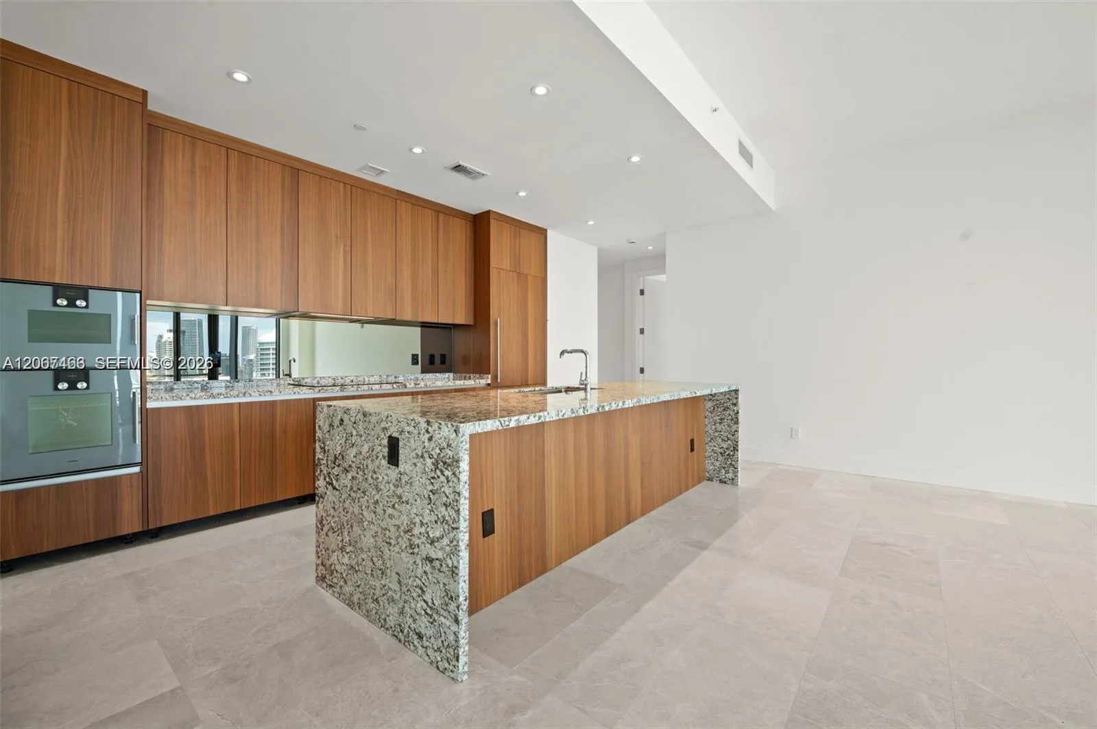 175 SE 25 RD # 2604, Miami, FL 33129