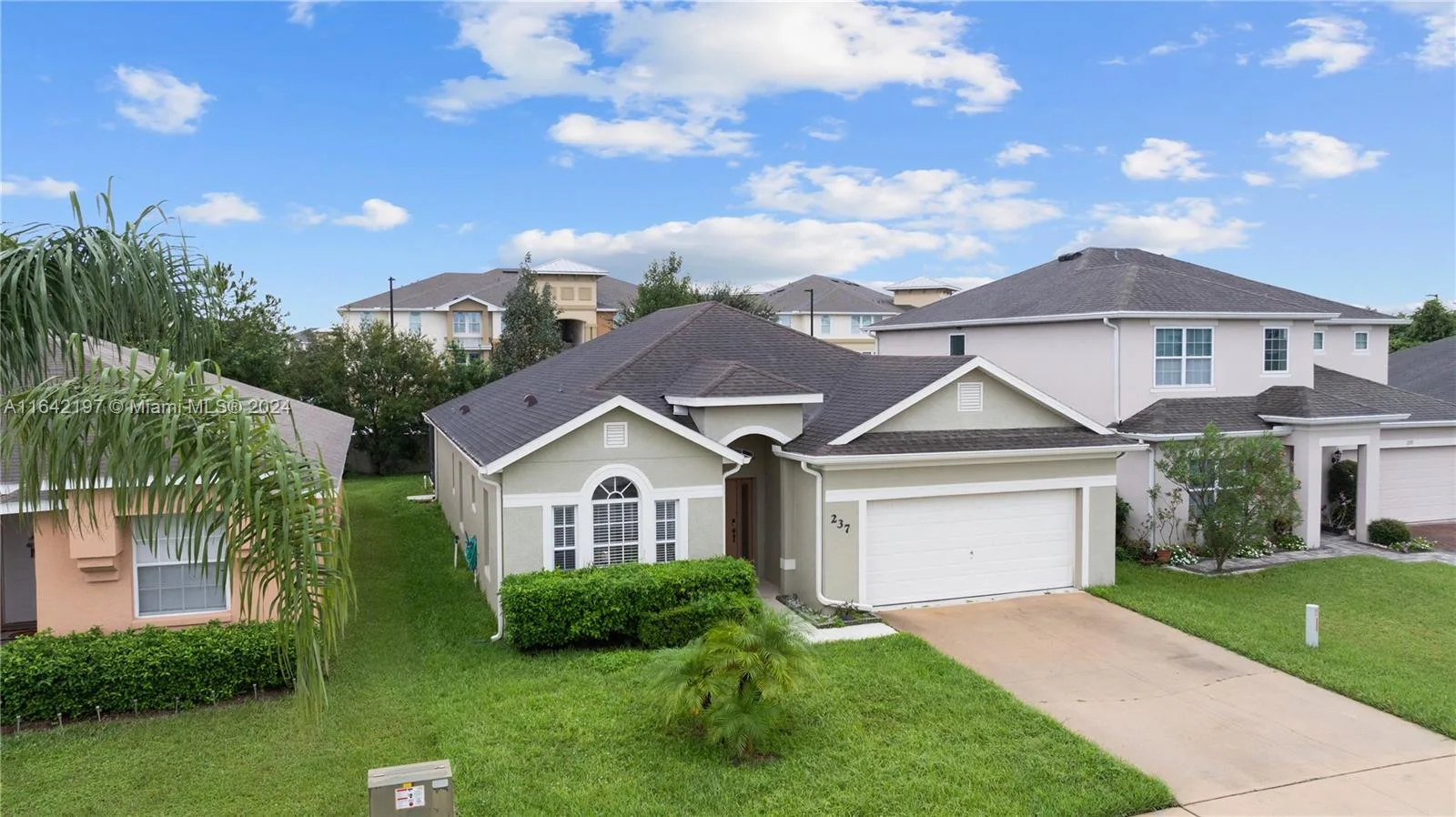 237 Magical way, Kissimmee, FL 34744 photo 2