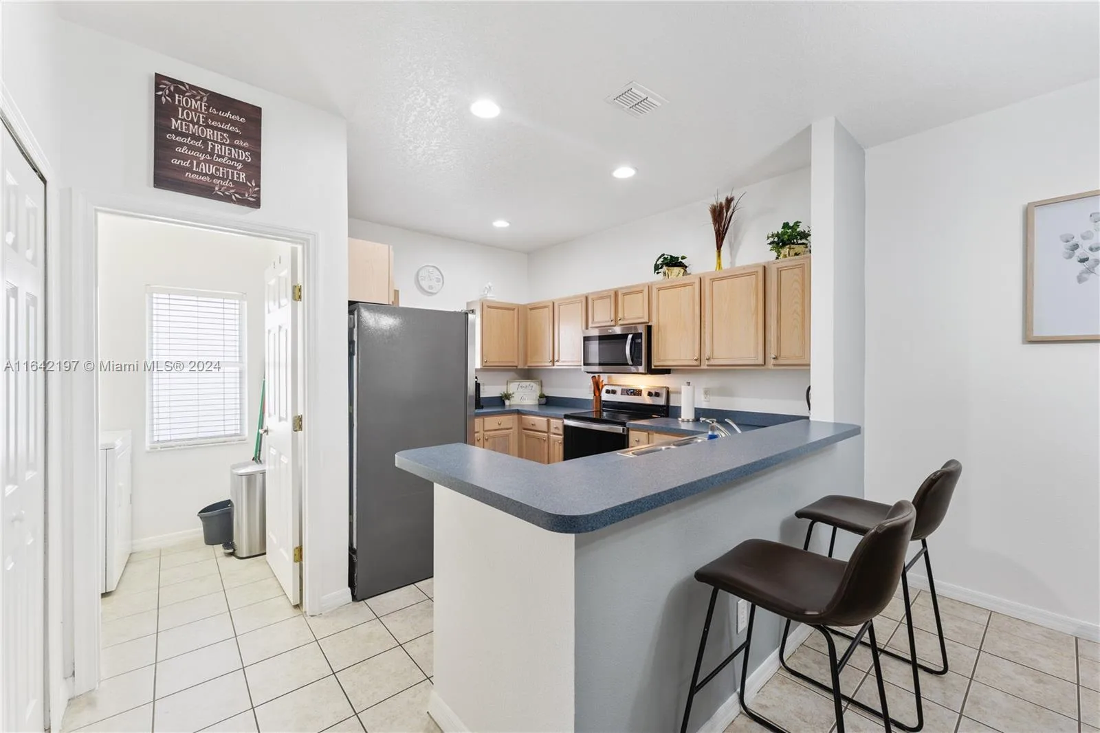 237 Magical way, Kissimmee, FL 34744 photo 5