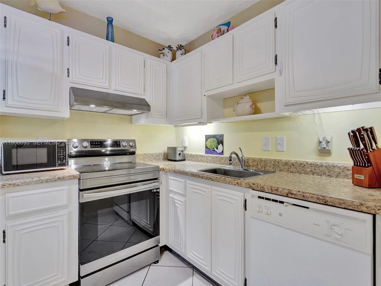2861 Somerset Dr # 211, Lauderdale Lakes, FL 33311 photo 2