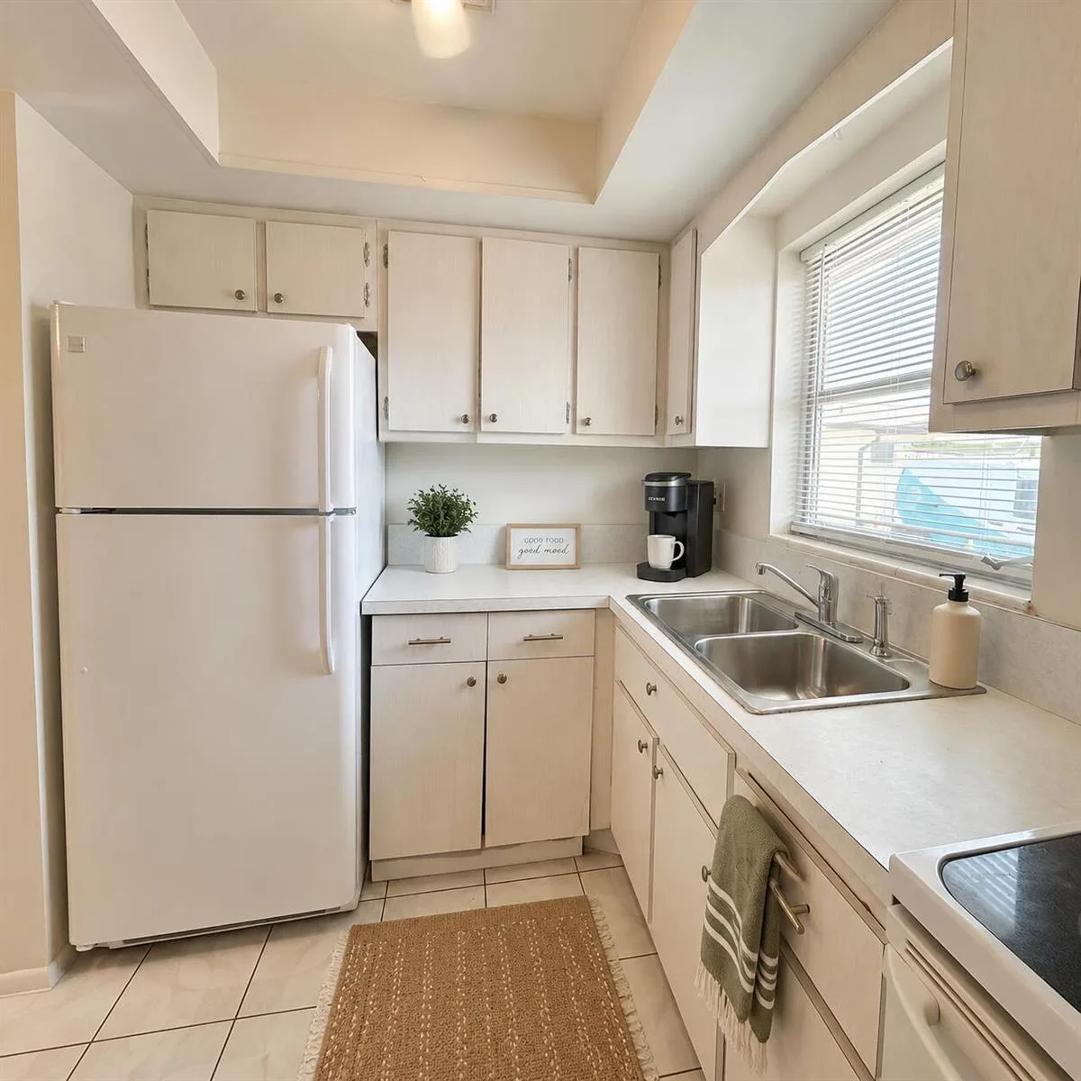 2911 Ashley Dr # J, West Palm Beach, FL 33415