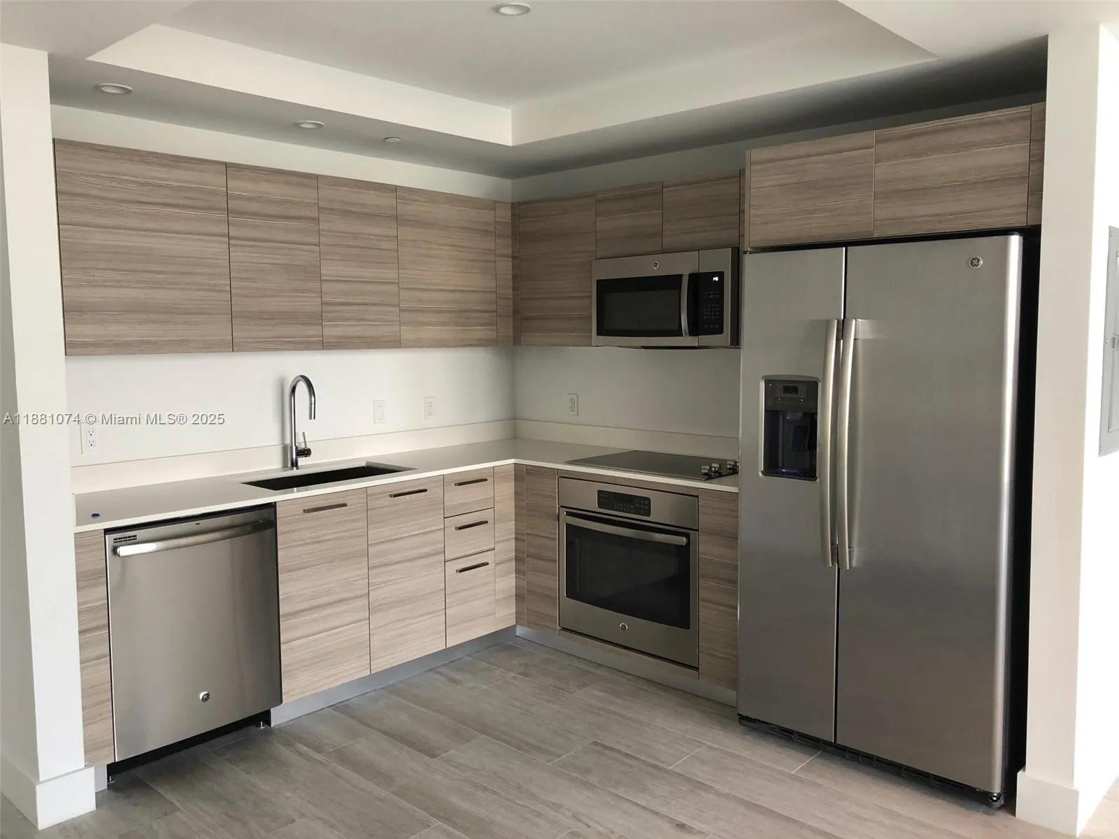 121 NE 34th St # 812, Miami, FL 33137