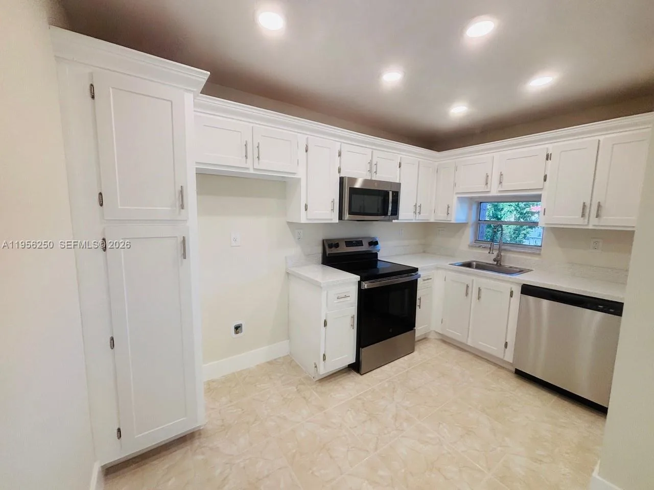 411 S Hollybrook Dr # 305, Pembroke Pines, FL 33025 photo 2