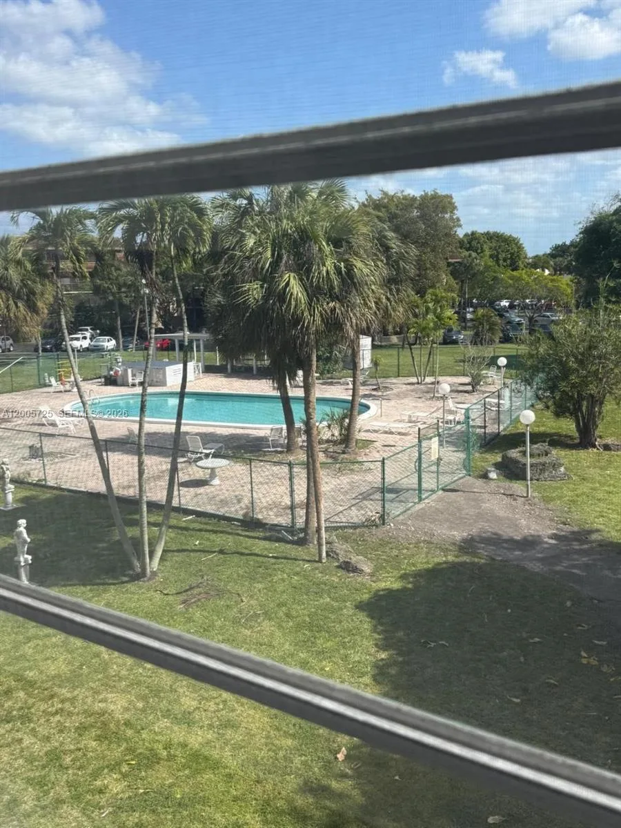 447 NE 195th St # 310, Miami, FL 33179 photo 5