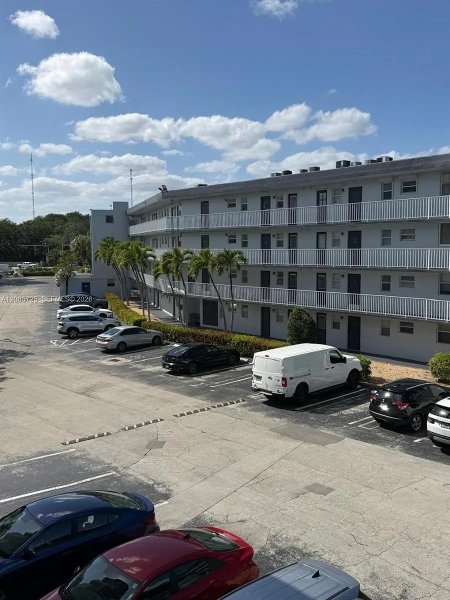 447 NE 195th St # 310, Miami, FL 33179 photo 7
