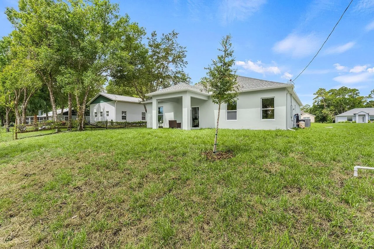 8186 104th Court, Vero Beach, FL 32967 photo 5