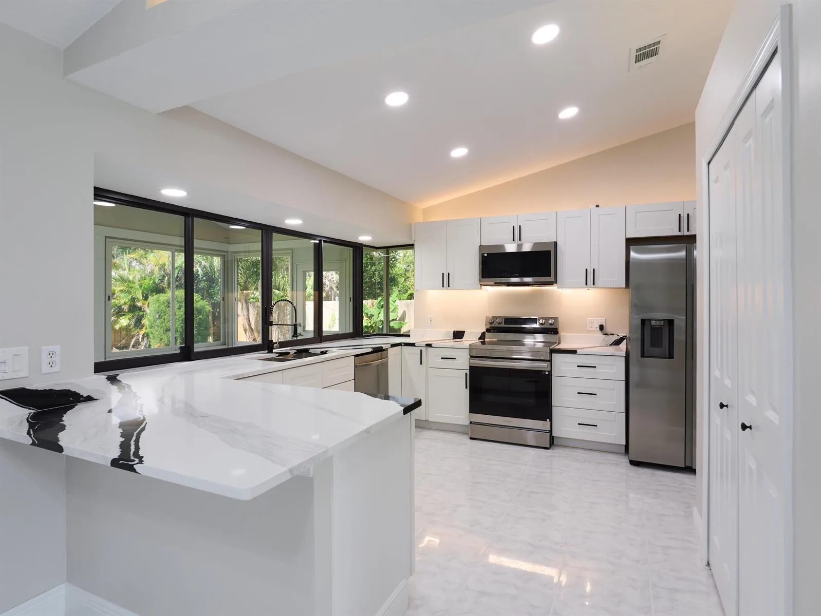 672 SW Ewing Avenue, Port St. Lucie, FL 34983