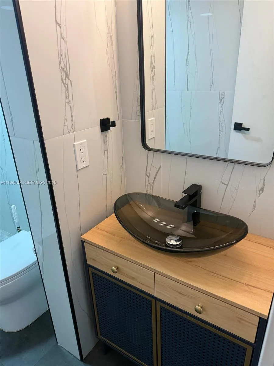 2624 NE 30th Pl # 101B, Fort Lauderdale, FL 33306 photo 9