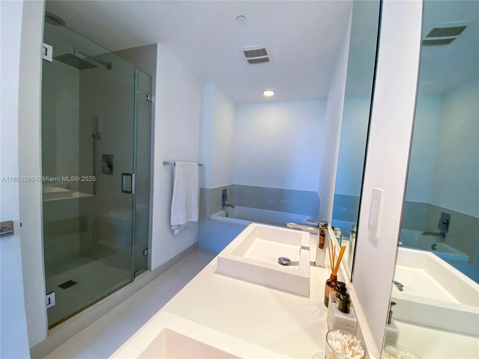 55 SW 9th St # 1706, Miami, FL 33130 photo 11
