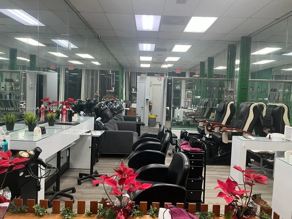 11400 W FLAGLER ST, Sweetwater, FL 33174