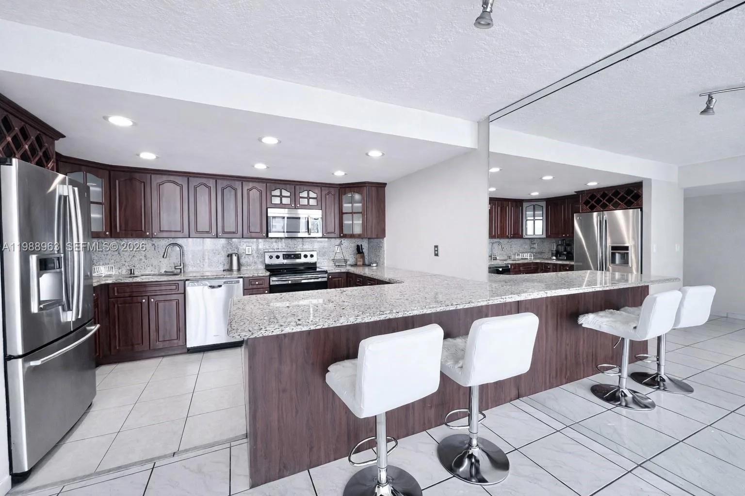 600 NE 36th St # 1502, Miami, FL 33137 photo 3