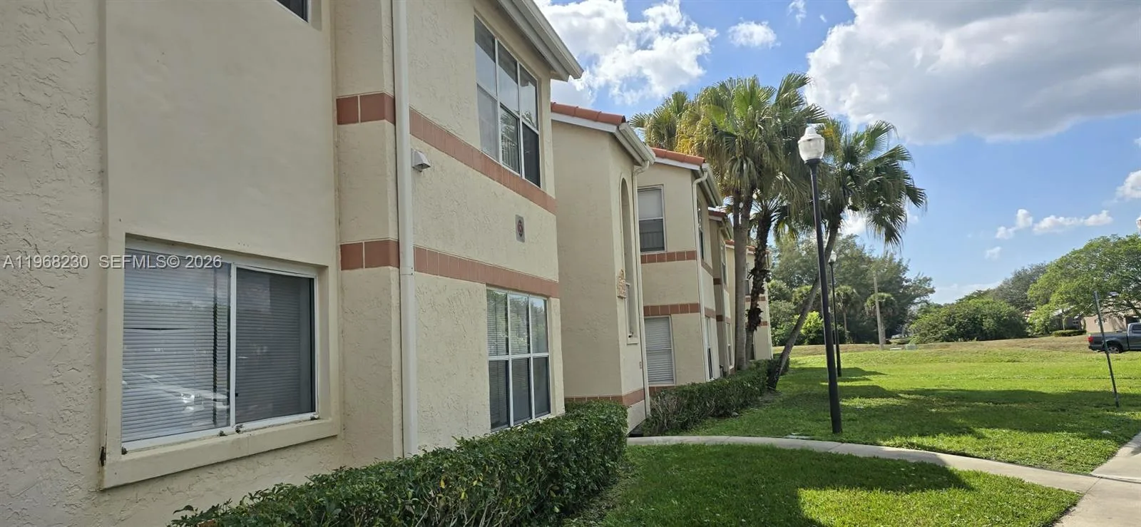 3300 N Pinewalk Dr N # 1911, Margate, FL 33063 photo 2