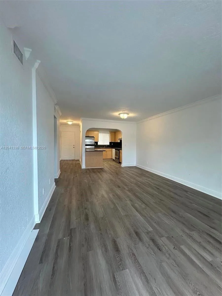 980 NE 170th St # 214, North Miami Beach, FL 33162