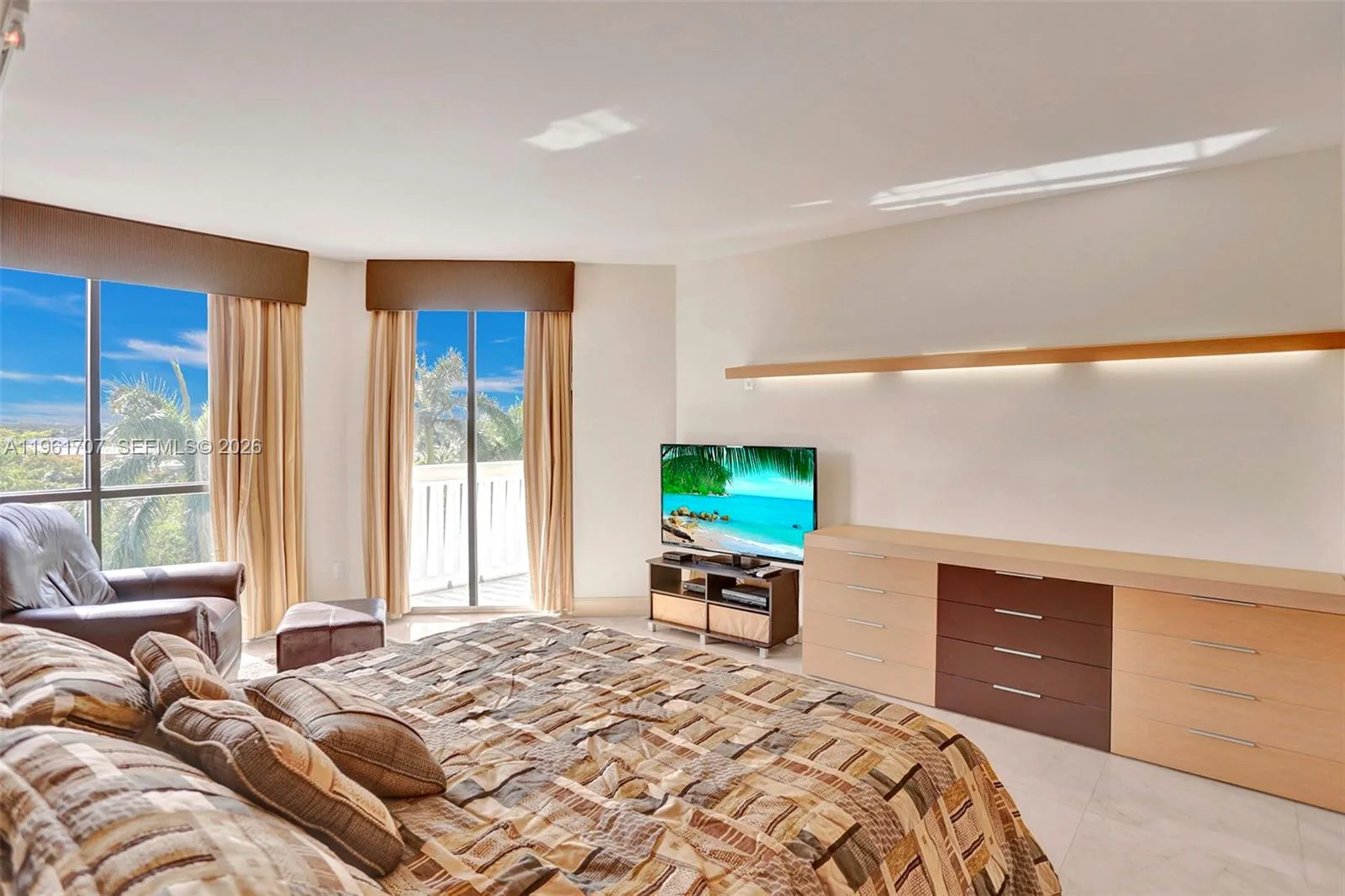 2000 Island Blvd # 503, Aventura, FL 33160 photo 9