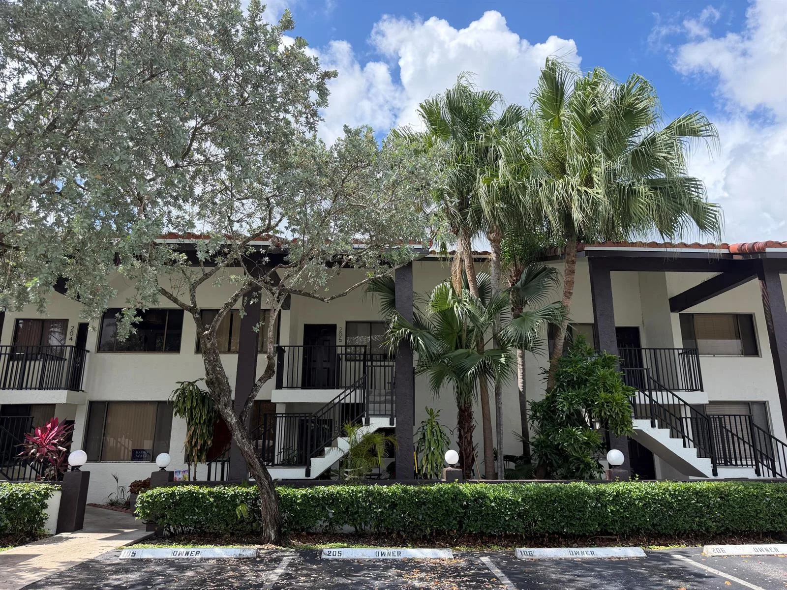 3300 NW 46th Street # 104, Oakland Park, FL 33309