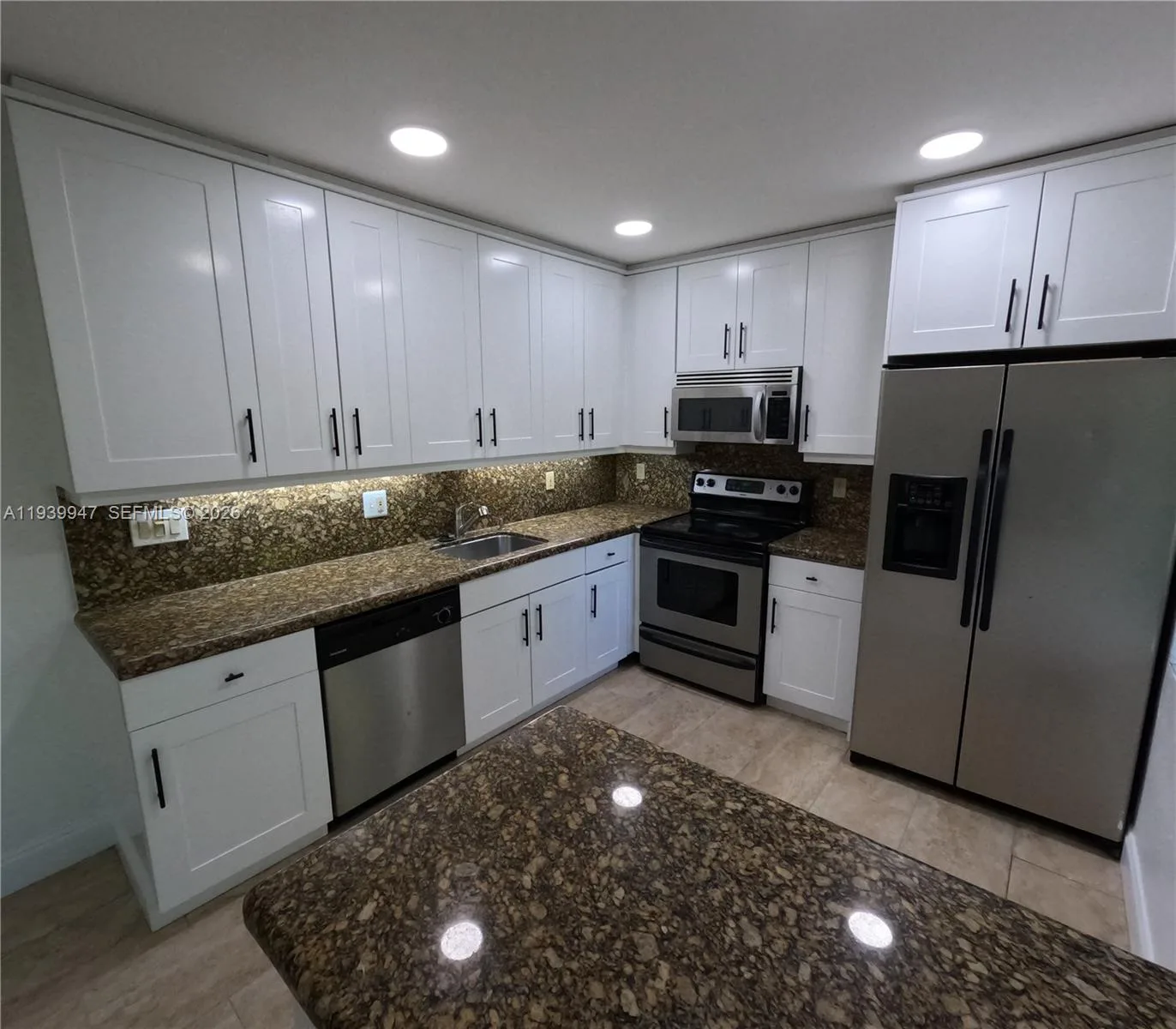 1423 Holly Heights Dr # 15, Fort Lauderdale, FL 33304 photo 6
