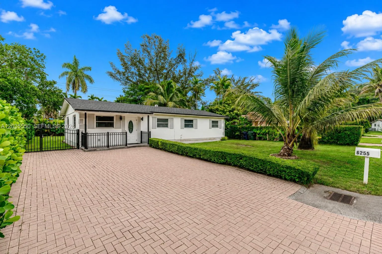 6255 SW 62nd Ct, South Miami, FL 33143