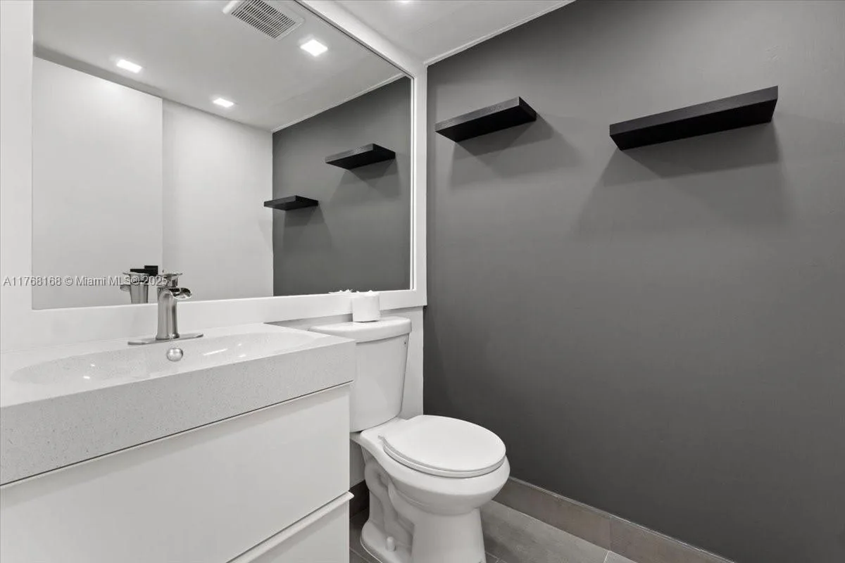 590 Brittany M # 590, Delray Beach, FL 33446 photo 8