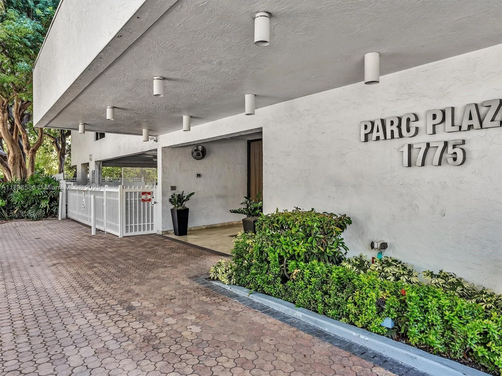 1775 Washington Ave # 8B, Miami Beach, FL 33139 photo 2