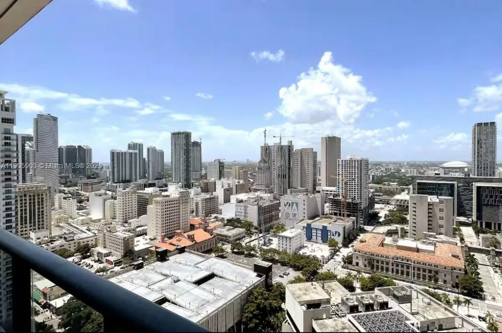 227 NE 2nd St # 1703, Miami, FL 33132 photo 3