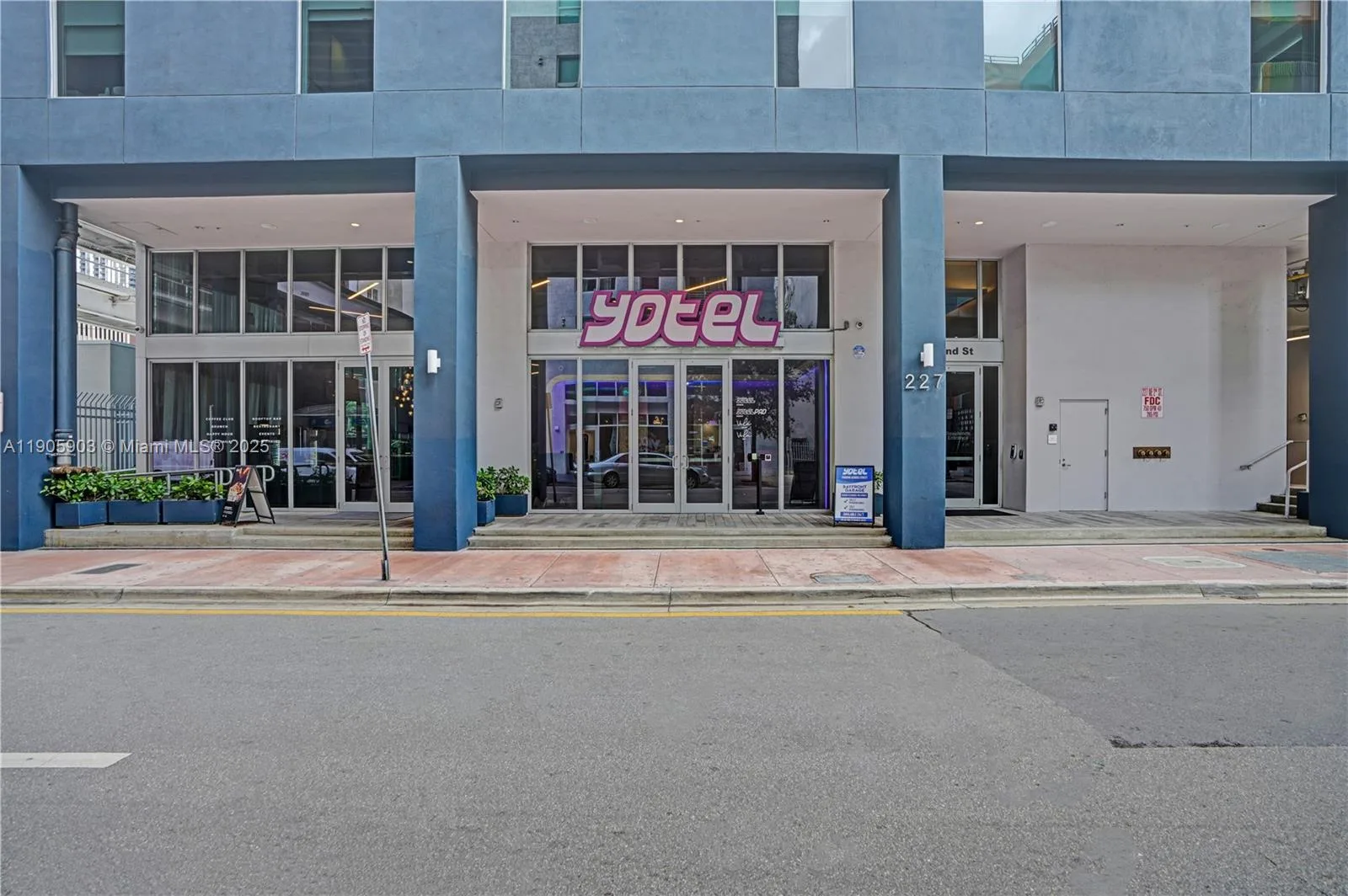 227 NE 2nd St # 1703, Miami, FL 33132 photo 4
