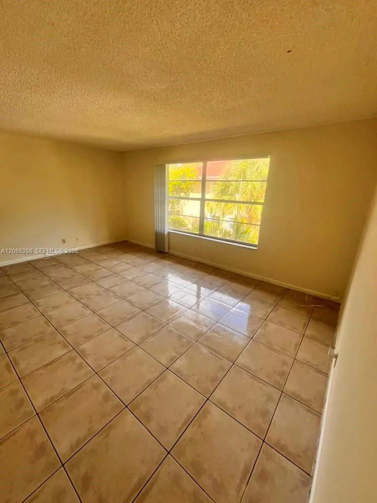 8704 NW 35th St # 202, Coral Springs, FL 33065 — zdjęcie 2