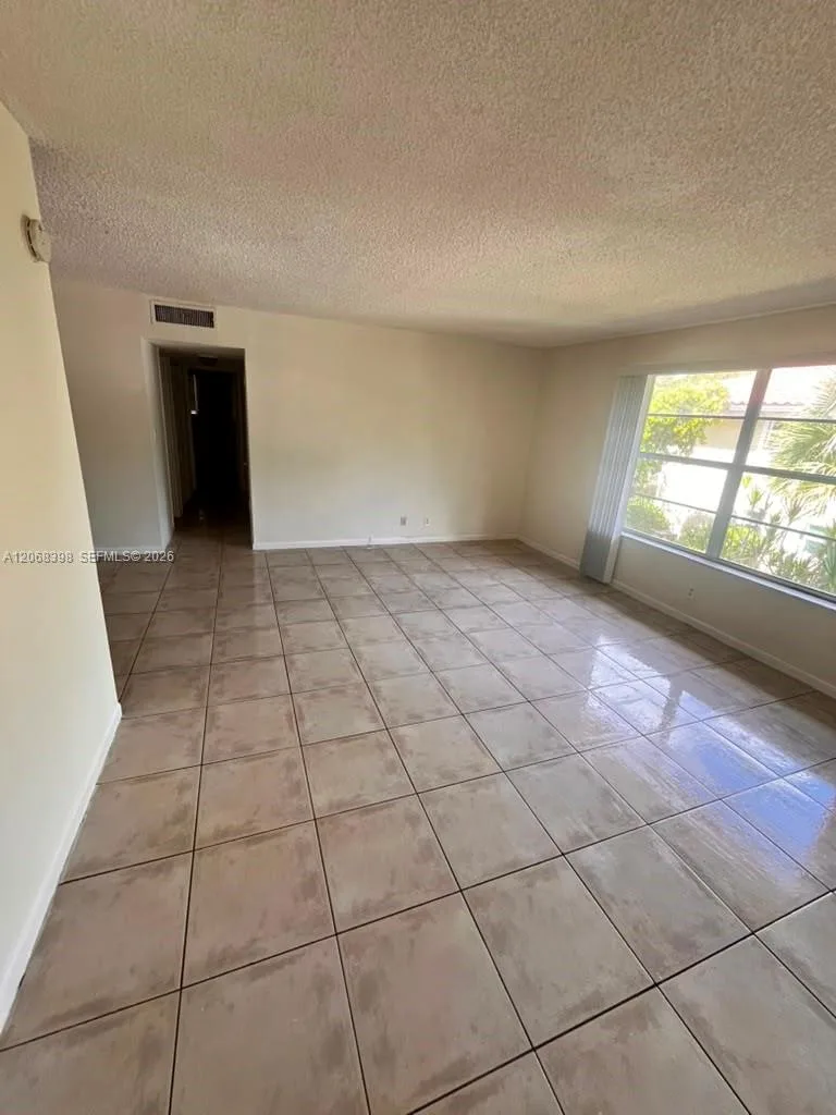 8704 NW 35th St # 202, Coral Springs, FL 33065 — zdjęcie 3