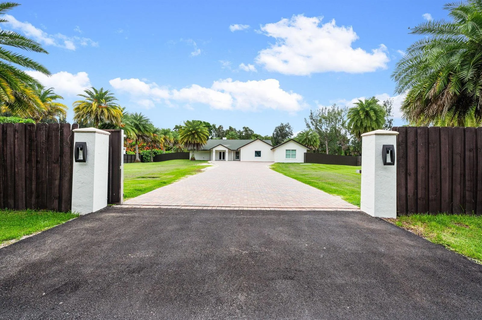 5700 SW 196th Lane, Southwest Ranches, FL 33332