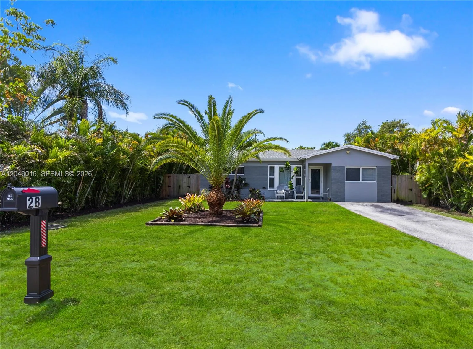 28 SE 7th St, Dania Beach, FL 33004 photo 2