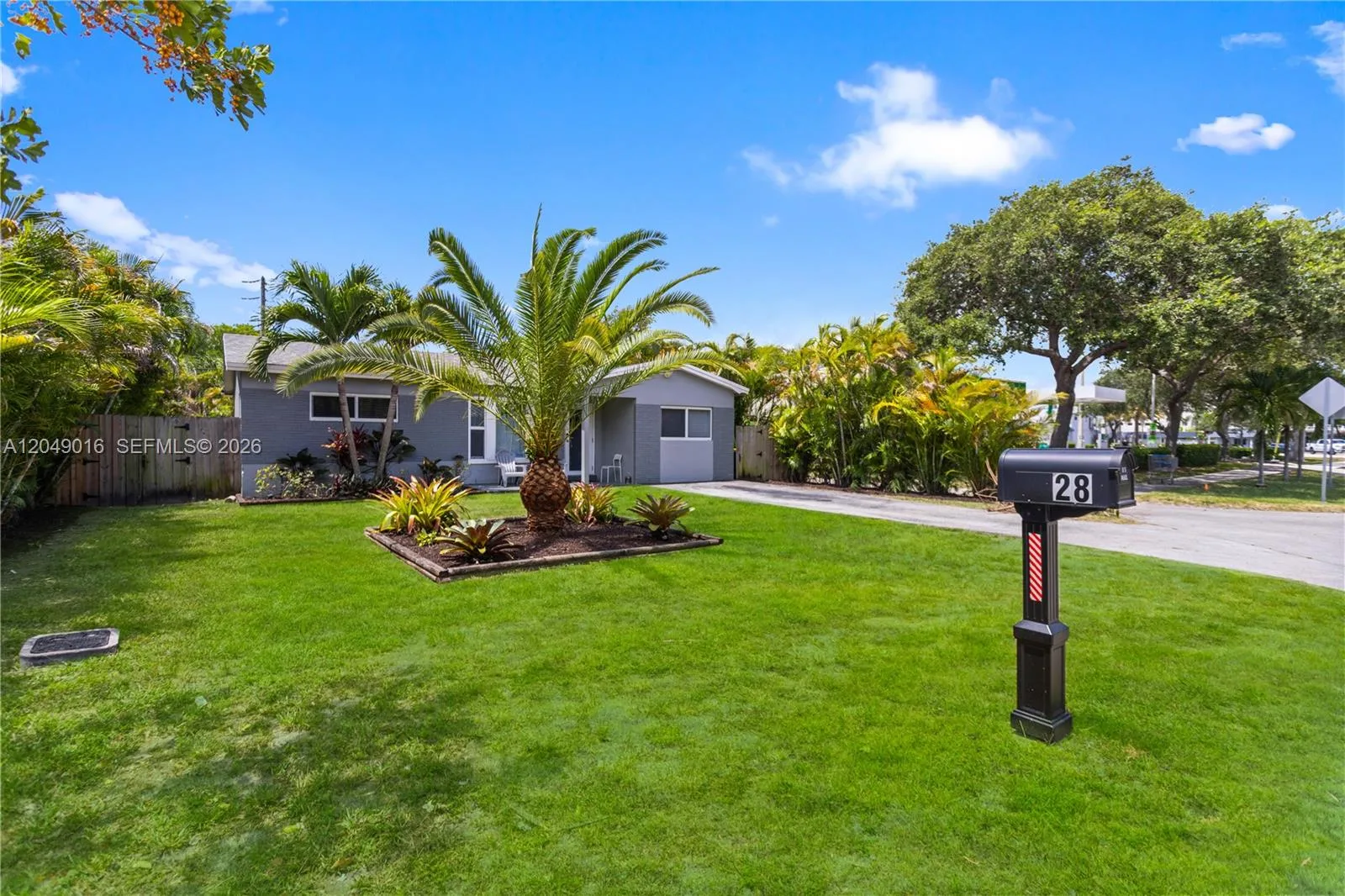 28 SE 7th St, Dania Beach, FL 33004 photo 3