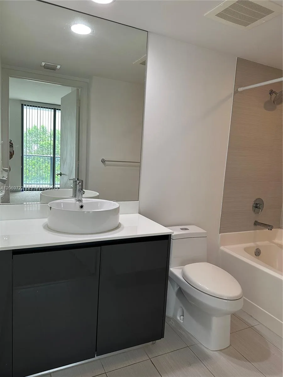 31 SE 6th St # 405, Miami, FL 33131 photo 3