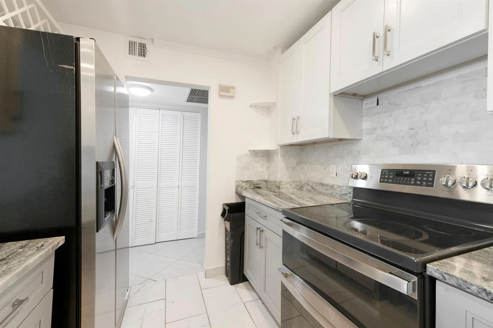 3800 N HILLS Drive # 402, Hollywood, FL 33021