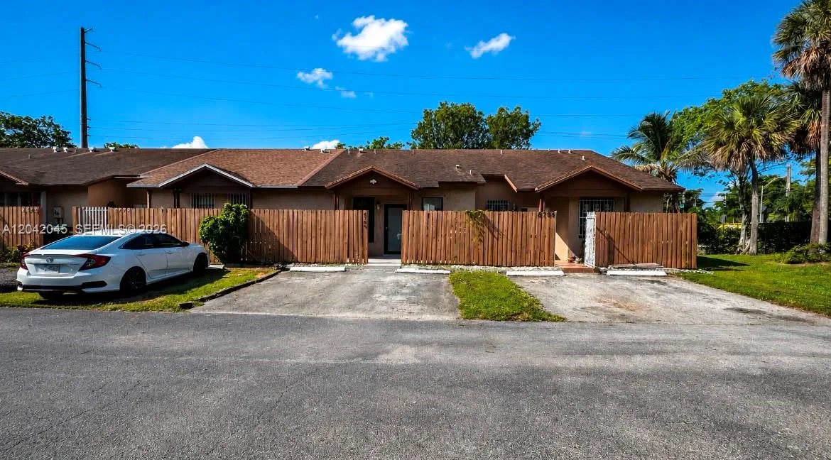6780 NW 186th Ter, Hialeah, FL 33015